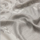 Guess sciarpa grigia 80X180 logo 4G AW5378 POL03 GRY - Prodotti di Classe