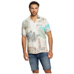 Camicia t-shirt uomo Guess bianca con stampa città azzurra e maniche corte