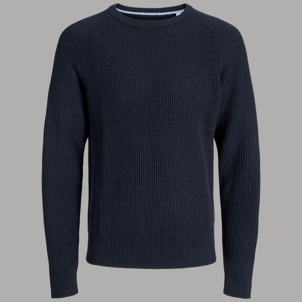 Maglione a coste blu scuro con girocollo e maniche lunghe, vista frontale.