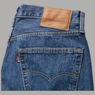 Jeans Levi's 501: patch in pelle sul retro tasca, cuciture arancioni, denim blu