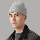 Levi's berretto grigio con patch 000J40002 - Prodotti di Classe