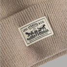 Levi's berretto taupe con patch 000J40013 - Prodotti di Classe