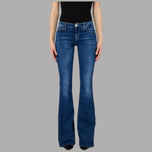 Jeans flare blu stonewash con tasche anteriori e bottone in vita