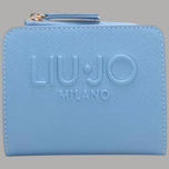 Portafoglio piccolo donna in saffiano azzurro con logo in rilievo e chiusura zip
