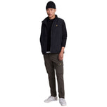 Pantaloni cargo verde con tasche laterali e passanti, gamba dritta