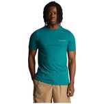 T-shirt verde scuro con piccolo logo al petto, taglio classico.