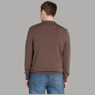 Maglia uomo in cotone marrone scuro, vista posteriore con girocollo a coste