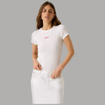 Maglietta a coste bianca slim fit con logo ricamato rosso sul petto