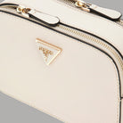 Mini tracolla crema con logo triangolare Guess e zip, dettagli dorati