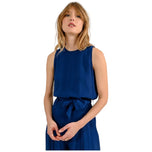 Top senza maniche blu con scollo tondo e fiocco in vita