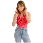 Top corallo senza maniche con scollo a cascata drappeggiato