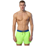 Pantaloncini da bagno verde fluo con cintura blu e coulisse