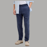 Pantaloni chino in lino blu tapered fit, con chiusura a bottone