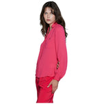 Camicia fragola con catena decorativa, maniche a polsino e bottoni davanti