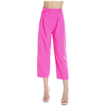 Pantaloni carpi rosa con vita a passanti e chiusura con bottone