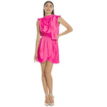 Vestito corto fucsia senza maniche, collo alto e cintura in vita