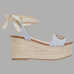 Sandali con zeppa in corda, tomaia in denim azzurro, lacci e fiocco a nastro