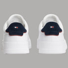 Sneakers Tommy Hilfiger bianche con tallone blu e scritta sul retro