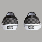 Scarpe Vans slip-on a scacchi grigio e nero, vista posteriore con logo sulla linguetta