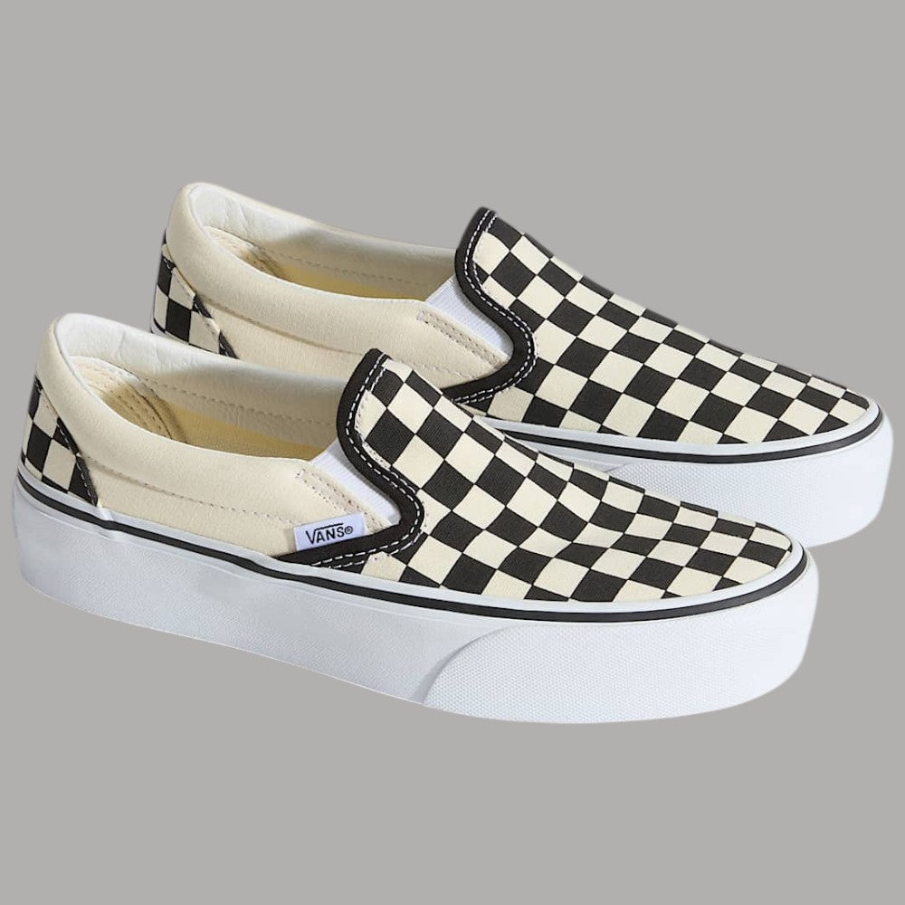 Scarpe slip-on Vans checkerboard in tela bianca con suola platform spessa