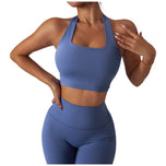 Top sportivo blu traspirante, con scollo quadrato e spalline incrociate
