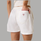 Shorts Guess GJ in Denim Bianco Vita Alta e Vestibilità Rilassata - Prodotti di Classe