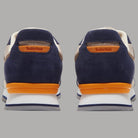Sneaker Timberland con tallone blu scuro, inserti beige e suola bianca con arancione