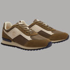 Coppia di sneakers marroni e beige con lacci marrone scuro