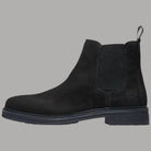 Stivaletto chelsea Timberland nero in nabuk con elastico centrale e suola bassa.