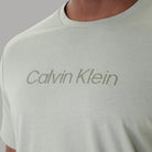 T-shirt Calvin Klein verde chiaro con logo sul petto