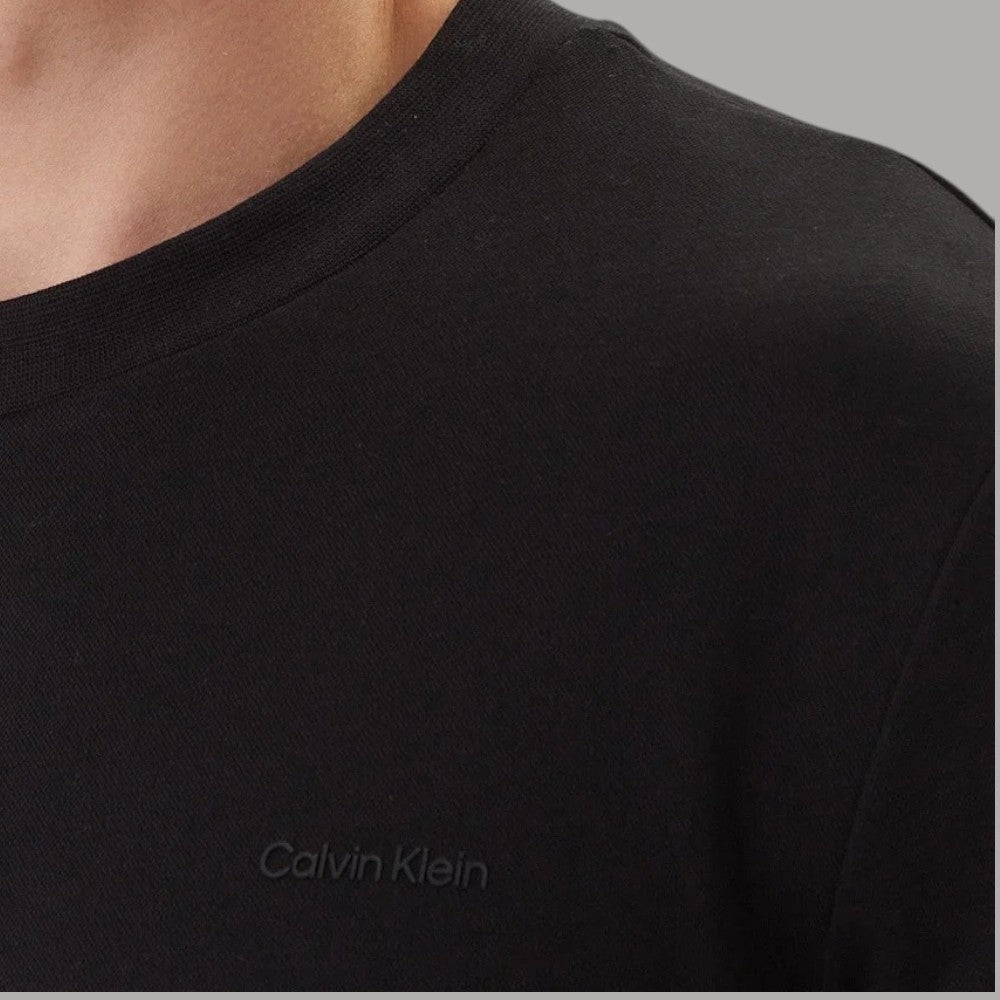 T-shirt nera in cotone interlock, girocollo, logo Calvin Klein sul petto
