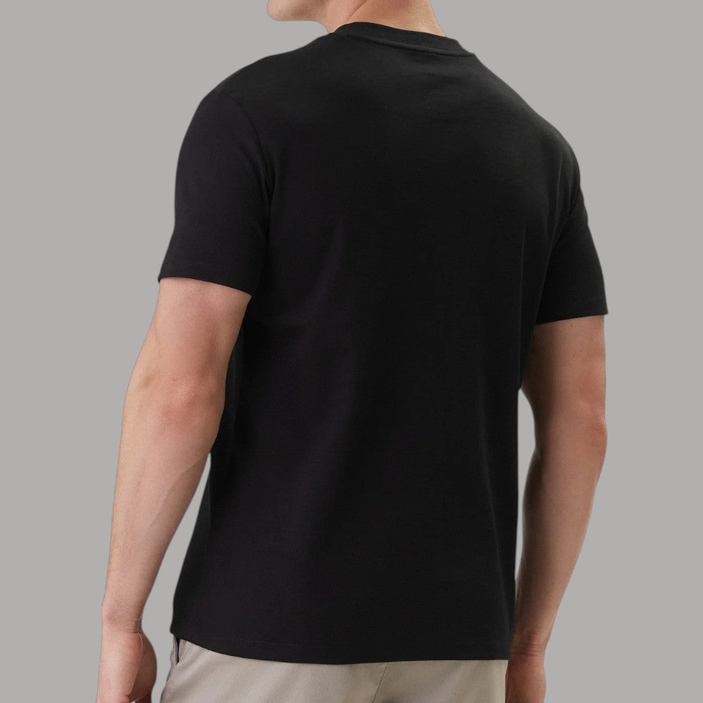 T-shirt nera girocollo, taglio regolare, vista posteriore pulita