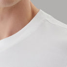 T-shirt bianca girocollo in cotone interlock, dettaglio scollo e maglia