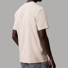 T-shirt beige in cotone con spalle e maniche corte visibili