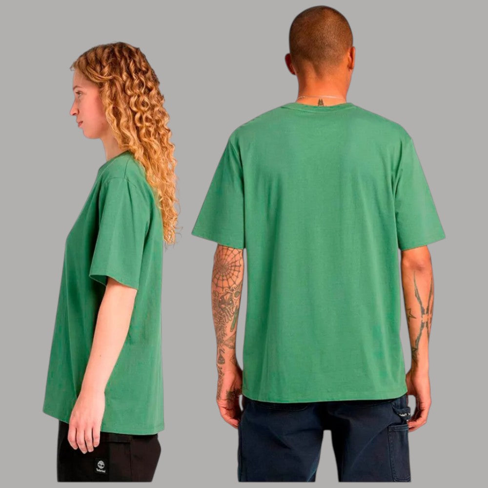 T-shirt verde in cotone, vista posteriore con logo stampato sul retro.