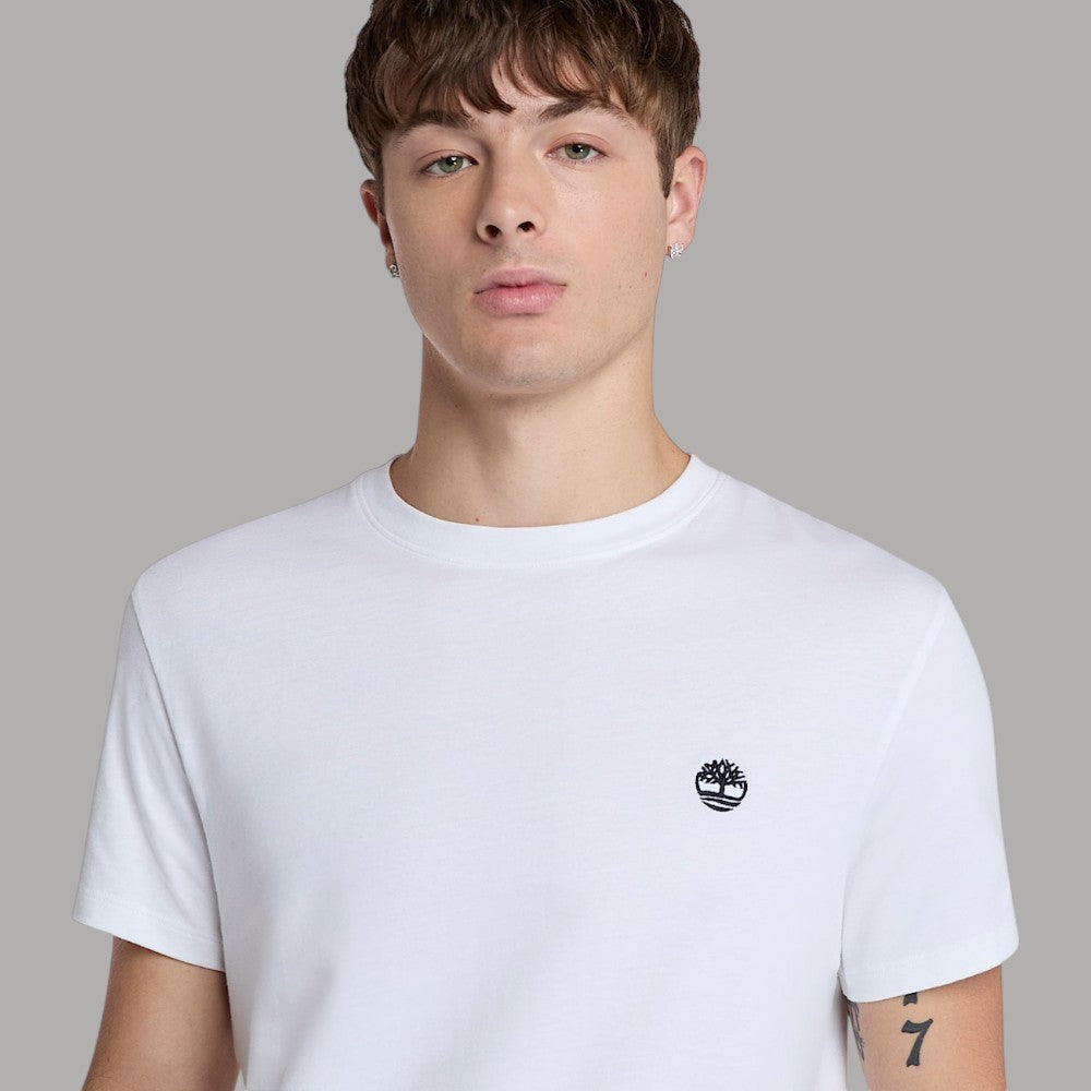 T-shirt Timberland cotone slim bianca, logo ricamato sul petto in primo piano