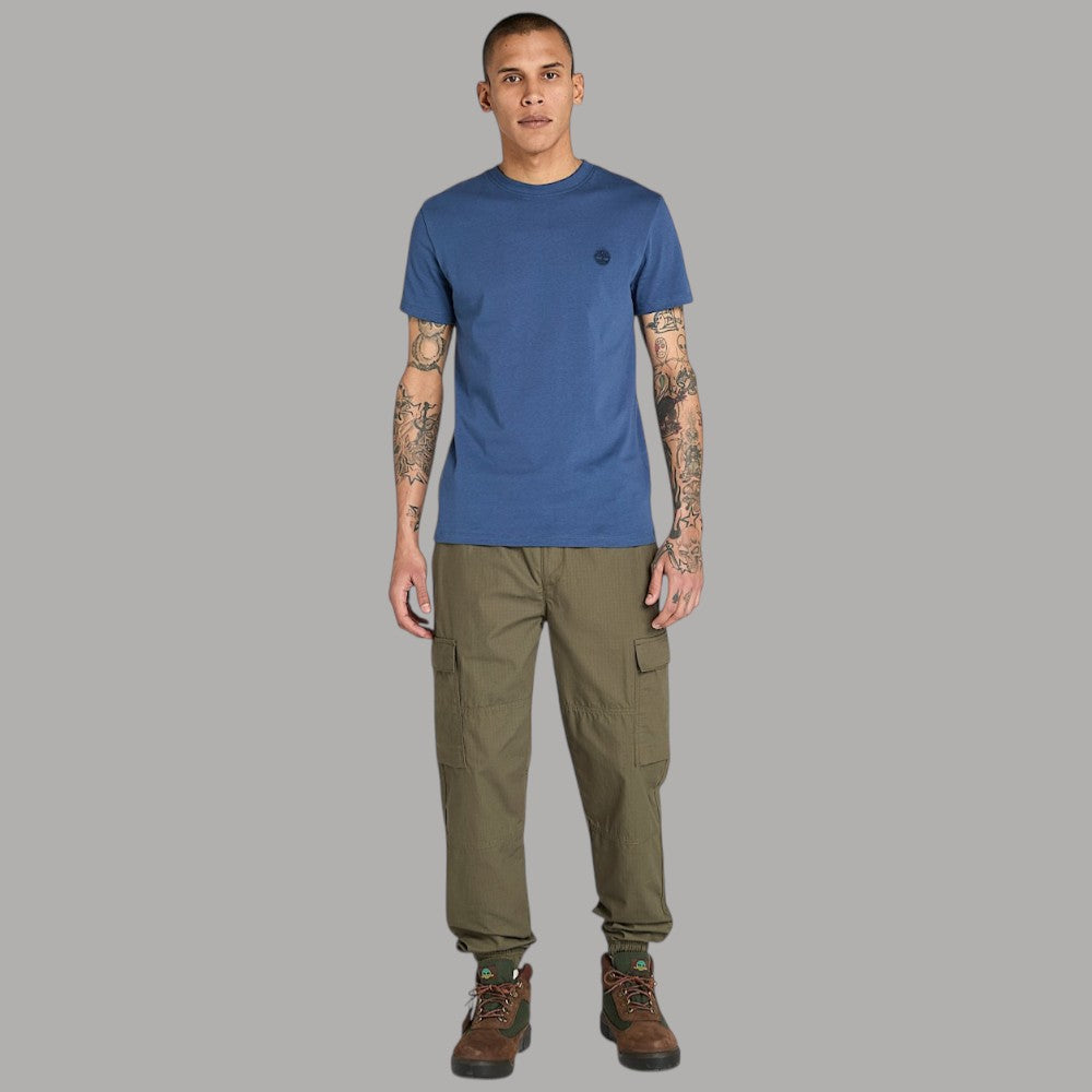 T-shirt uomo blu in cotone slim con logo ricamato sul petto, maniche corte