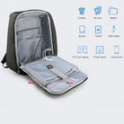 Zaino nero da viaggio aperto con scomparto interno imbottito e tasca per accessori.