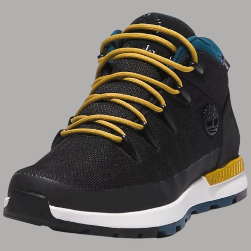 Scarpa Timberland nera con lacci gialli, collar blu, suola bianca e inserti gialli