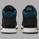 Scarpe Timberland uomo viste da dietro: collar blu, pannello nero e suola bianca