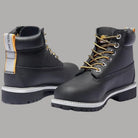 Scarponcini junior Timberland 6 inch in pelle nera, imbottiti, allacciati con lacci gialli