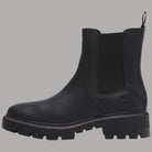 Stivaletto Chelsea Timberland in pelle nera con logo sul lato e suola carrarmato