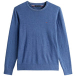 Pullover Tommy Hilfiger in cotone blu denim, scollo rotondo e maniche lunghe.