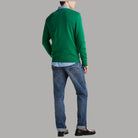 Maglione in cotone verde, vista posteriore, girocollo a costine