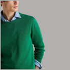 Maglione girocollo in cotone verde con maniche lunghe e piccolo logo ricamato
