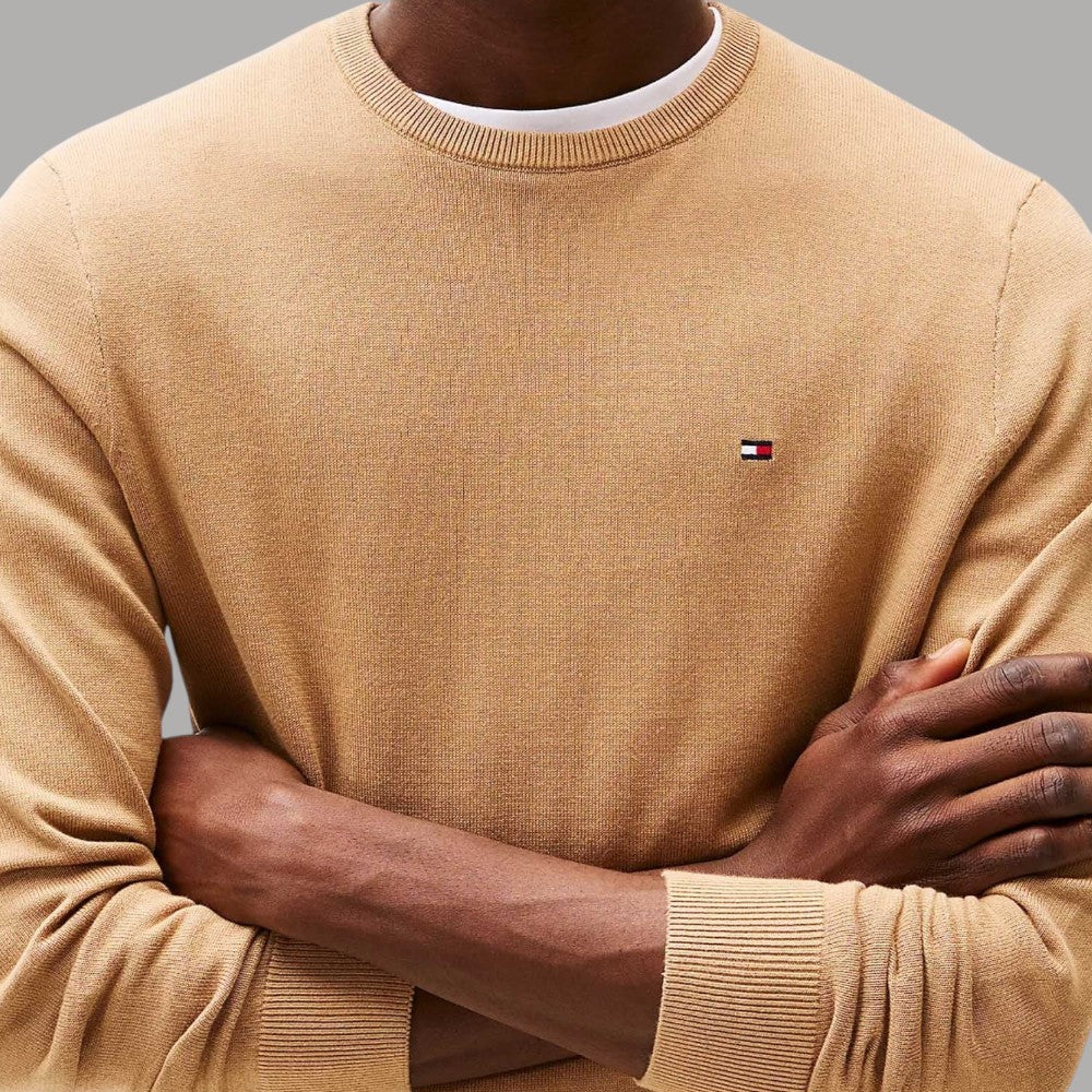 Maglione girocollo in cotone beige con logo Tommy Hilfiger ricamato sul petto