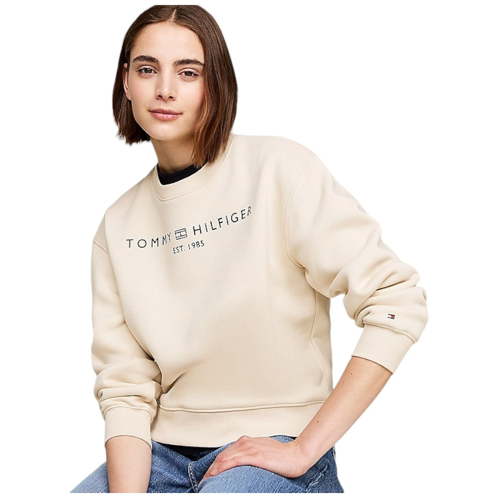Felpa beige da donna con girocollo e scritta Tommy Hilfiger sul petto.