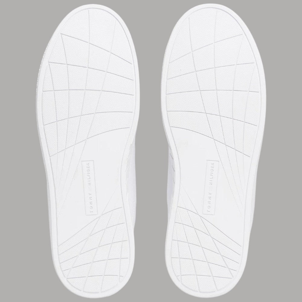 Suole bianche in gomma di sneakers in pelle con motivo a griglia