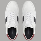 Sneaker Tommy Hilfiger bianche con lacci bianchi, fasce nere e tallone bordeaux