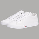 Sneaker bianche in pelle con lacci, suola vulcanizzata e dettaglio iconico laterale